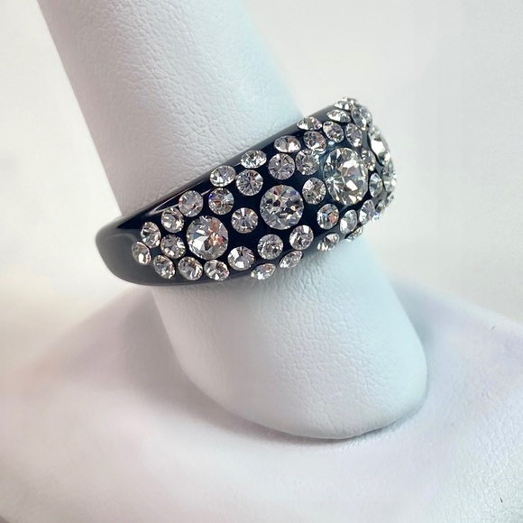 Black acrylic ring embellished with Crystal gemstones, trendy statement ring. - Picture 11 of 13